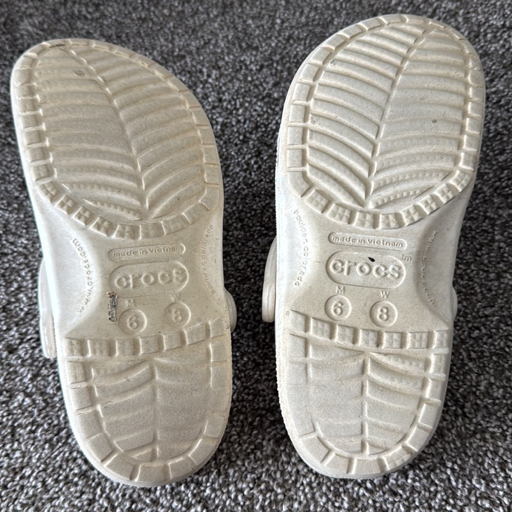 Women’s Crocs - Picture 3 of 3